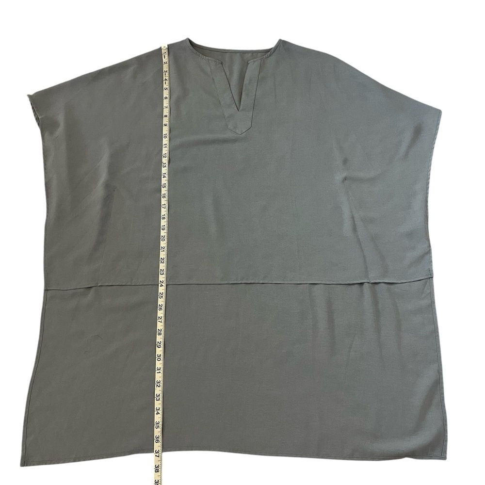 BCBG Max Azria Short Sleeve Blouse Light Blue Shirt Size: Large - Picture 4 of 7